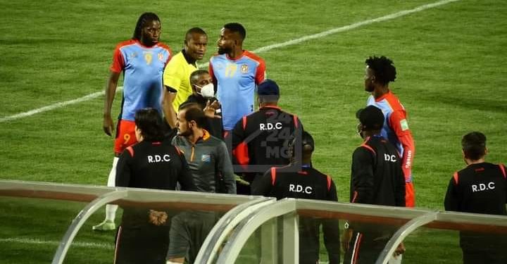 FOOTBALL – Les Léopards de la RD Congo zappent la conférence de presse d&rsquo;après-match et quittent le stade juste après leur défaite face aux Barea