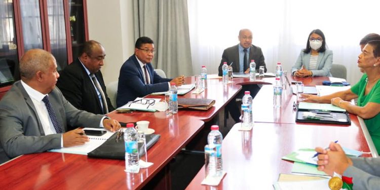 PASSATION – Le nouveau président du conseil d’administration de la compagnie d’assurances Aro, Andry Ramanampanoharana, prend ses fonctions