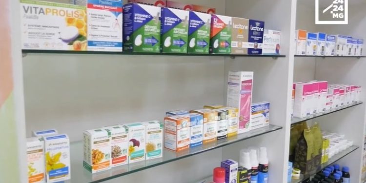 SANTE PUBLIQUE – Les professionnels du secteur pharmaceutique craignent que la proposition de loi sur le maintien des dépôts de médicaments malgré l&rsquo;implantation d&rsquo;une pharmacie freine le déploiement des jeunes pharmaciens et l&rsquo;implantation de nouvelles pharmacies