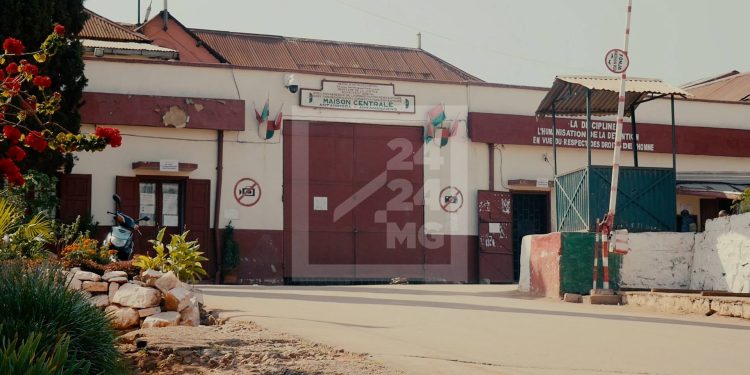 SECURITE – Le policier suspecté d&rsquo;avoir frappé un individu à Ambanidia placé en détention préventive à Antanimora pour coups et blessures volontaires
