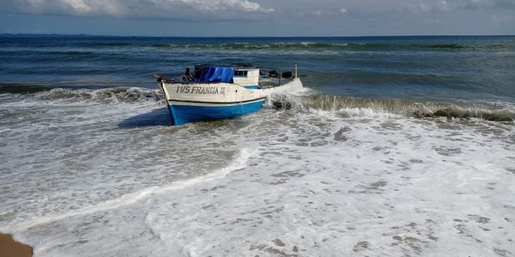 ACCIDENT MARITIME – Le bateau Francia naufragé à Soanierana Ivongo ramené à terre avec 13 corps sans vie à bord