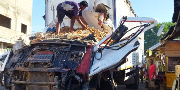 CIRCULATION – Le chauffeur du camion accidenté à Ambondromamy retrouvé blessé et détenu auprès de la gendarmerie pour enquête.
