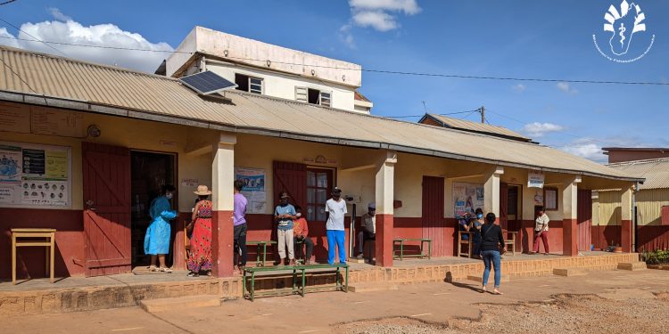 EPIDEMIE – Le ministère de la Santé publique suspend les tests de diagnostic rapide auprès des centres de santé de base d&rsquo;Analamanga et passe au traitement immédiat des patients présentant les symptômes de la Covid-19