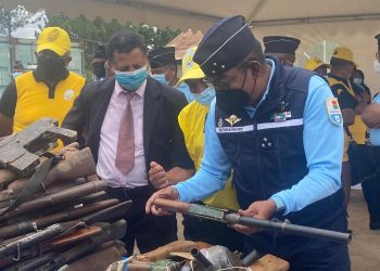INSECURITE – La Gendarmerie nationale remet au comité d’organisation plus de 400 armes à feu collectées durant le mois d’amnistie