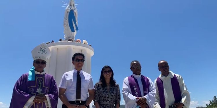 TOURNEE PRESIDENTIELLE – Andry Rajoelina revient sur l’Ilôt de la Vierge trois ans après y avoir démarré sa campagne électorale pour le deuxième tour de la présidentielle de 2018 et y inaugure de nouvelles infrastructures
