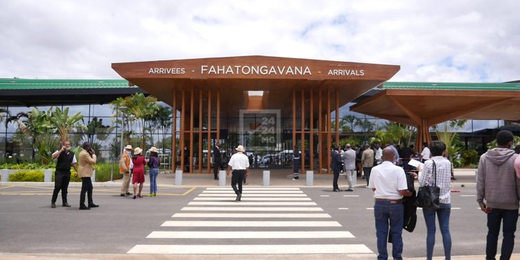 TRANSPORT AERIEN – Un vol d’Air Madagascar opéré par Ethiopian Airlines et transportant 280 passagers en provenance de Paris inaugure l’ouverture officielle du nouveau terminal de l’aéroport d’Ivato