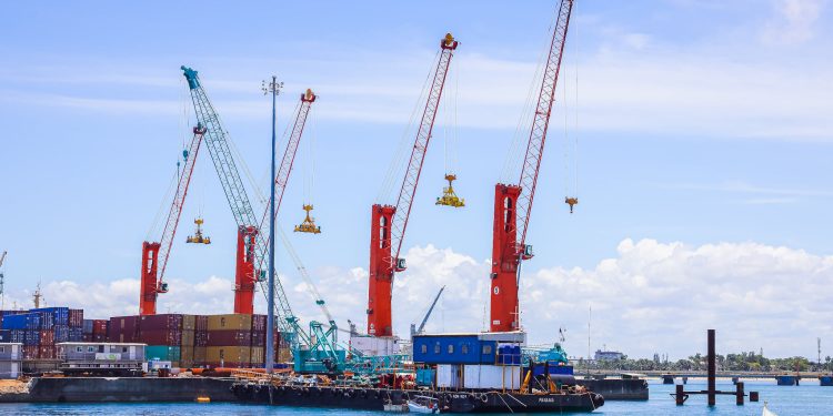 TRANSPORT MARITIME – Le ministère des Transports estime à 1.303.000 le volume annuel de conteneurs traités au niveau du port de Toamasina en 2035 grâce aux travaux d’extension