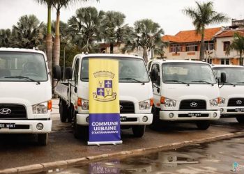 ASSAINISSEMENT – De nouveaux véhicules, des tenues de travail et des instruments médicaux remis à la commune urbaine d’Antananarivo pour faire face aux situations d’urgence.