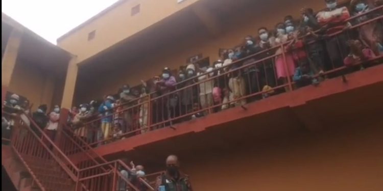 EDUCATION – Des dizaines d&rsquo;établissements scolaires publics d&rsquo;Antananarivo hébergent des sinistrés, la reprise des cours dans ces établissements dès ce lundi remise en question