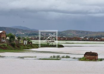 INTEMPERIES – Le ministère de l’Environnement et du développement durable rappelle que les inondations actuelles résultent de la déforestation massive et du remblayage des zones basses