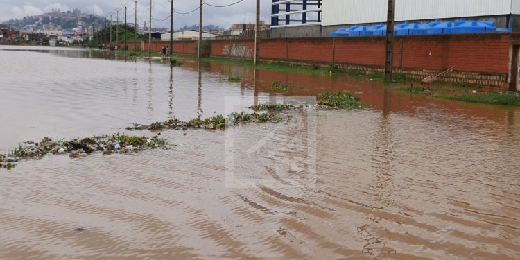 INTEMPERIES – Un avis de danger imminent pour les communes de la plaine d&rsquo;Antananarivo traversées par la rivière Sisaony, selon l’Apipa