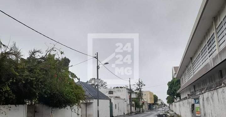 CATASTROPHE – Un premier bilan de 12 personnes blessées à La Réunion, 138 sinistrés recensés à l’île Maurice, des infrastructures endommagées et des perturbations de l’approvisionnement en eau et en électricité sur les deux îles après le passage du cyclone Batsirai.