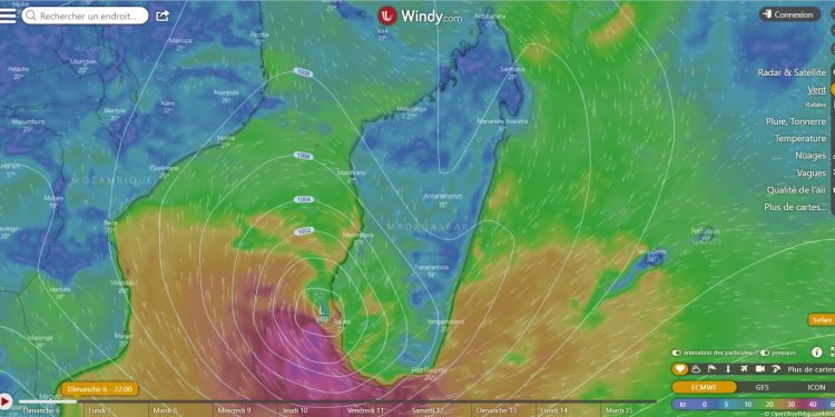 CATASTROPHES – Le centre de Batsirai sorti en mer ce dimanche à 19h, des bandes nuageuses toujours aperçues dans le Sud et sur une partie des hautes terres centrales