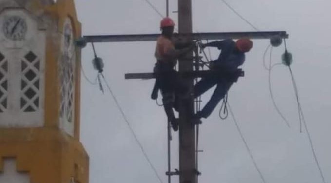 ÉNERGIE – Une trentaine de techniciens de la Jirama envoyés à Mananjary pour rétablir l&rsquo;électricité dans la ville