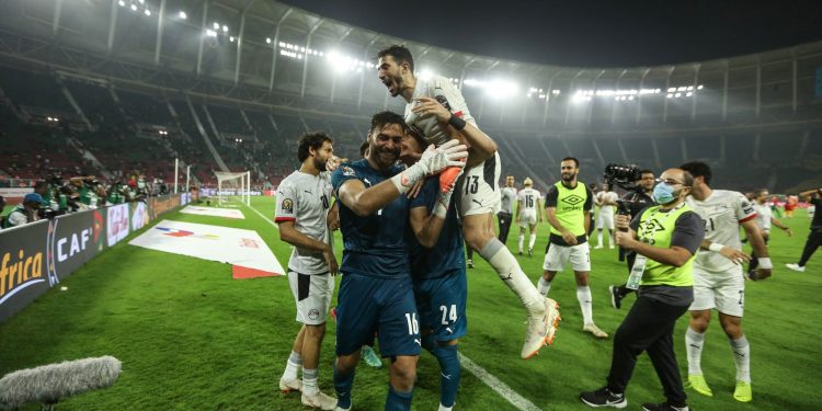 FOOTBALL – L&rsquo;Egypte de Mohamed Salah bat le Cameroun aux tirs au but et défiera le Sénégal de Sadio Mané en finale de la CAN