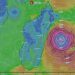 METEOROLOGIE – Alerte rouge dans l’Est, le Sud-Est et sur les hautes terres centrales, Batsirai se trouve à 403 km à l’Est-Sud-Est de Vatomandry à 15h et gagne en intensité