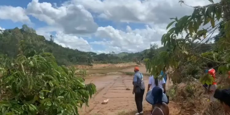 SINISTRE – Quatre avions de type Cessna de l&rsquo;armée pour larguer une tonne de vivres dans la Commune d&rsquo;Ifanaera, district d&rsquo;Ikongo