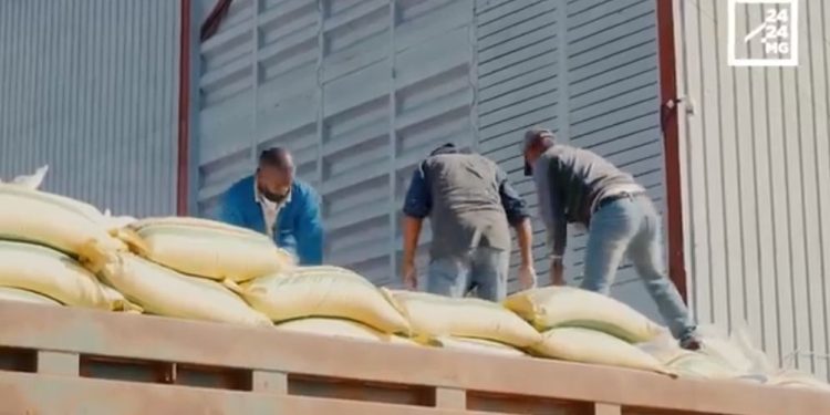 SOLIDARITE – 50 tonnes de vivres et d’équipements envoyés par le Conseil Régional des Khoja Océan Indien (CROI)
