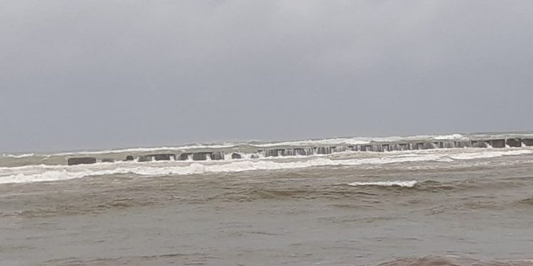 INTEMPERIES – Plus de 5.400 personnes déplacées auprès de 24 sites d&rsquo;hébergement quelques heures avant l&rsquo;arrivée du cyclone Batsirai à Manakara, selon le ministère de la Défense nationale