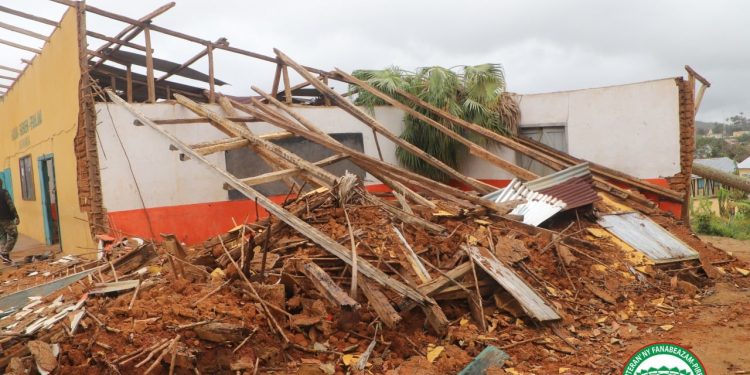 EDUCATION – Les communes et les parents d’élèves des établissements scolaires endommagés par le cyclone s’organisent pour trouver des salles de classe provisoires