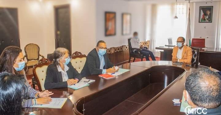 INVESTISSEMENTS – Le Groupement des entreprises franches et partenaires chez le ministre en charge de l&rsquo;Industrialisation pour réclamer des allègements et des simplifications techniques et administratifs