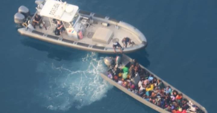 MIGRATION – Une barque transportant 55 Malgaches interceptée dans le Sud-Est de Mayotte, un passeur interpellé