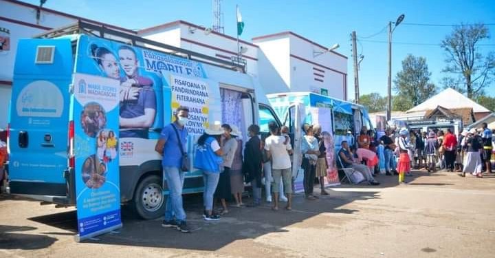 SANTE PUBLIQUE – Ruée des patients sur le service de dentisterie de la caravane médicale déployée à l’occasion de la journée internationale du droit de la femme