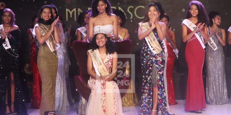 CONCOURS DE BEAUTE – Antsaly Ny Aina Rajoelina, Miss Analamanga, couronnée Miss Madagascar 2022