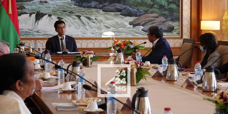 DIALOGUE PUBLIC-PRIVE A IAVOLOHA – Le secteur privé reconnaît l&rsquo;insuffisance de la hausse des salaires prévue à 9,9% mais insiste davantage sur l&rsquo;importance de préserver les emplois