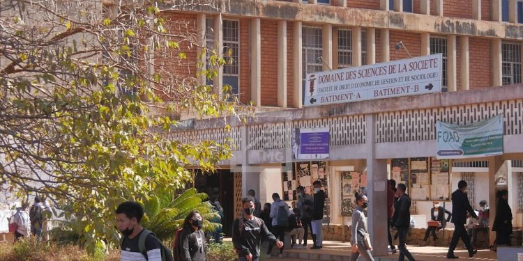 ENSEIGNEMENT SUPERIEUR – Le Seces annonce deux journées d’Universités et de centres de recherche morts les 11 et 12 Avril après le rejet de la loi sur l’autonomie des Universités par la Haute cour constitutionnelle (HCC)