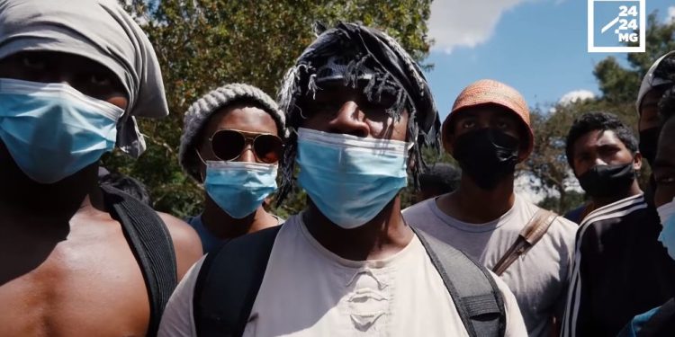 FAMPIANARANA AMBONY – Hetsik&rsquo;ireo mpianatra mitaky famerenana ny fandoavana vatsim-pianarana eny amin&rsquo;ny Oniversite