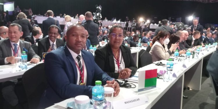 FOOTBALL – Le vice-président et la secrétaire générale de la FMF de l’aile Raoul Rabekoto au Qatar pour participer au Congrès de la Fifa