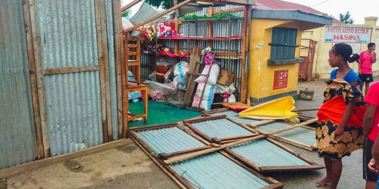 INTEMPERIES – Andry Rajoelina se dit « profondément attristé » face au drame subi par les compatriotes dans le Sud-Ouest après le passage de la tempête tropicale Jasmine