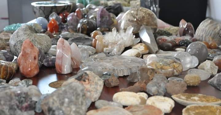 TRAFIC – La police des mines saisit 55 tonnes de pierres ornementales et industriels auprès d’opérateurs présumés illégaux à Antananarivo