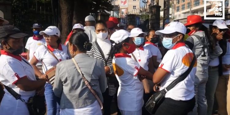 1 MAY – Diabe niainga teny Ambohijatovo nankeny Mahamasina nanamarihana ny Fetin&rsquo;ny Asa