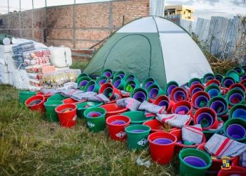 CATASTROPHES – Les sinistrés d’un incendie survenu dans la nuit du lundi à mardi à Andohatapenaka provisoirement installés sur un terrain vague du quartier
