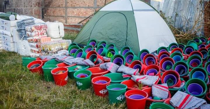 CATASTROPHES – Les sinistrés d&rsquo;un incendie survenu dans la nuit du lundi à mardi à Andohatapenaka provisoirement installés sur un terrain vague du quartier