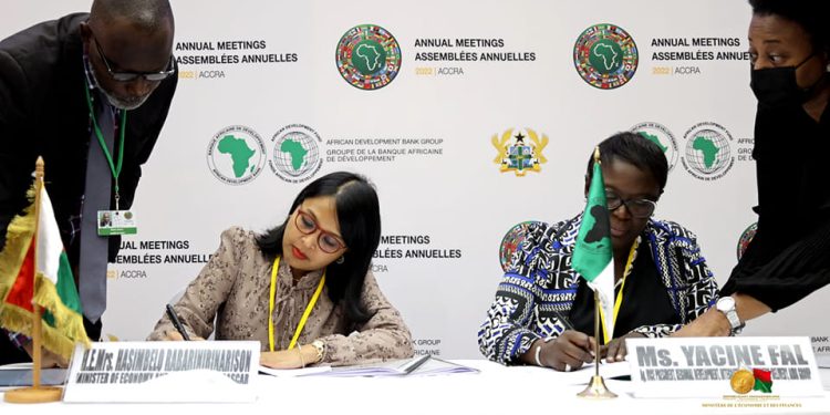 COOPERATION – Trois accords de financement signés entre Madagascar et la Banque africaine de développement à Accra, dont un prêt de 2,4 millions de dollars pour le Bas Mangoky