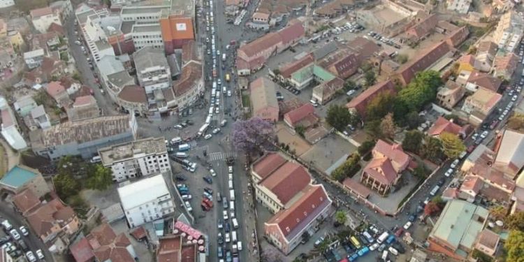 MOBILITE – La Commune urbaine d’Antananarivo supprime les carrefours d’Ambohijatovo Ambany et de la Place du 19 Mai 1929 à Andohan&rsquo;Analakely dans son nouveau plan de circulation et propose de nouveaux trajets aux usagers de la route
