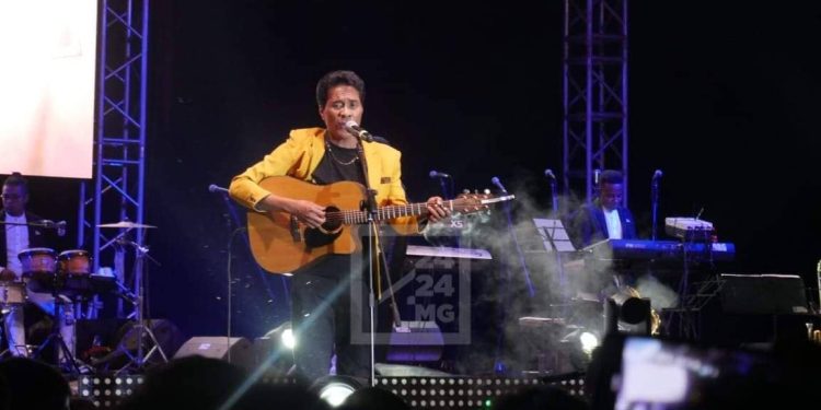 MUSIQUE – 30 ans de carrière et pas une ride pour Njakatiana