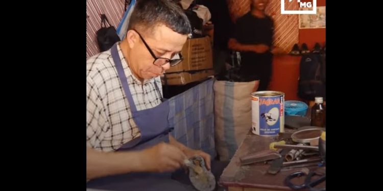 PETITS METIERS – La fabrique de chaussures qui faire vivre Benjamin Rabarijaona