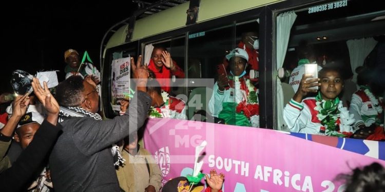 SPORTS – Les Ladies Makis, vice-championnes d&rsquo;Afrique de rugby à sept, accueillies dans la liesse