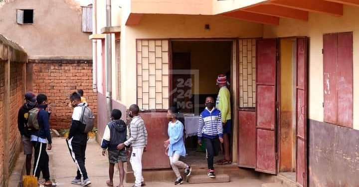 ENLEVEMENT – La Circonscription scolaire (Cisco) Antananarivo Renivohitra invite les parents à déposer et à récupérer leurs enfants auprès des établissements scolaires privés de la capitale et décide de prendre plusieurs dispositions afin de protéger les élèves