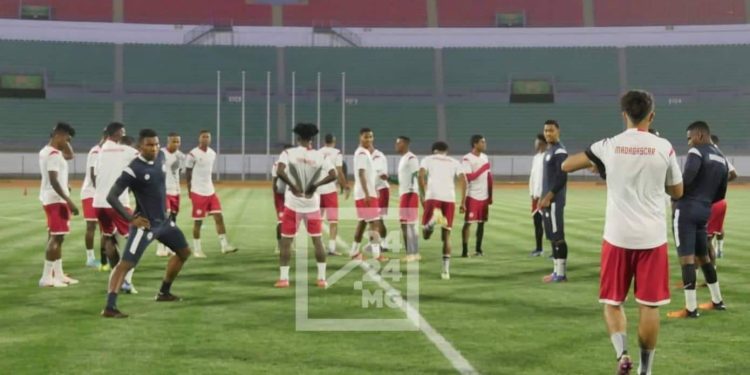 FOOTBALL/CAN – Nicolas Dupuis annonce une intention plus offensive, avec la titularisation de Dorian Bertrand et d’au moins quatre joueurs locaux face aux Palancas Negras Angolais ce dimanche