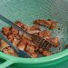 PETIT METIER – A la rencontre de la vendeuse de croquette de poulet pimenté d’Analakely