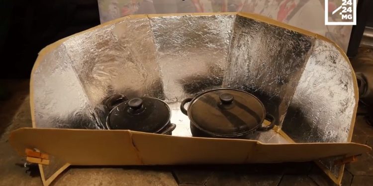 SYSTEME D – Un réchaud en carton et en papier alu pour les camps des éclaireuses