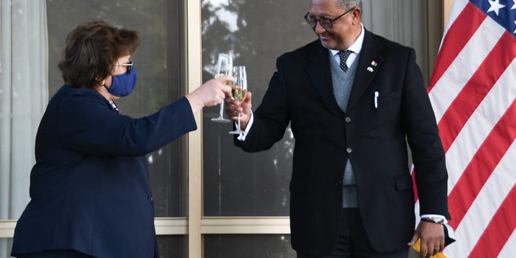 DIPLOMATIE – Les Etats-Unis confirment attendre avec impatience la décision du gouvernement d&rsquo;élargir le vaccin anti Covid-19 aux jeunes âgés entre 12 et 18 ans