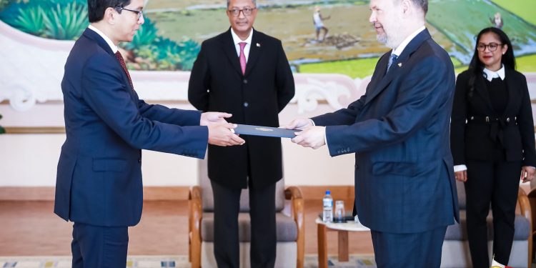 DIPLOMATIE – L’amélioration et le renforcement des relations entre Madagascar et l’Allemagne ont été évoqués durant la présentation des lettres de créance du nouvel ambassadeur au président de la République, ce mercredi.