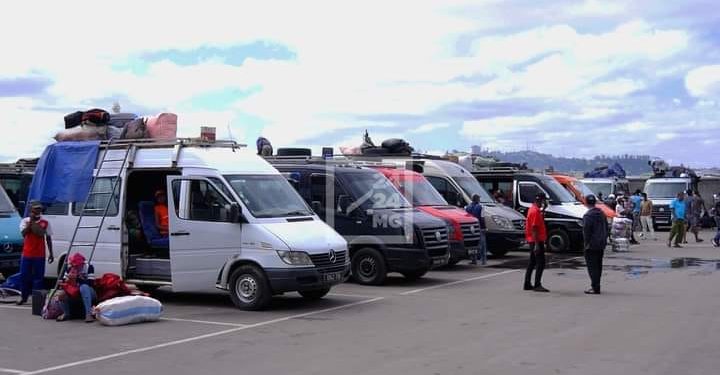 HAUSSE DES PRIX DES CARBURANTS – Les frais de transport sur les lignes nationales ont augmenté dès ce lundi, les transporteurs des zones urbaines et suburbaines en discussion auprès du ministère des transports