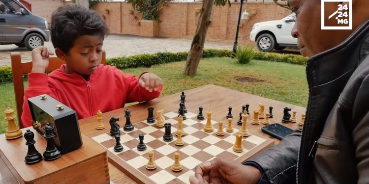 JEUX D’ECHECS – Raphael Razafindrano, une graine de champion